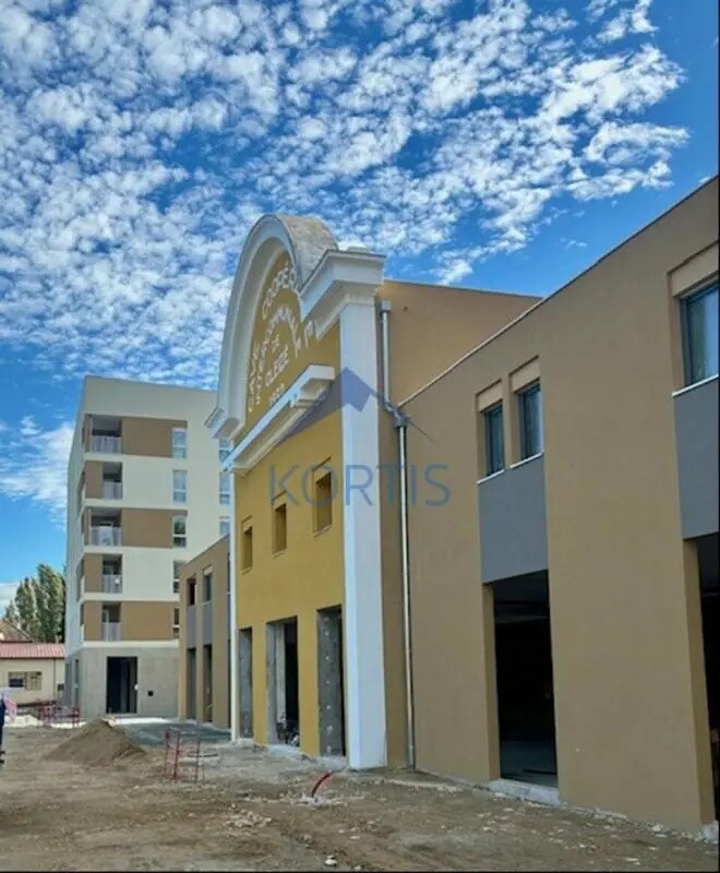 Retail in Gleizé for lease Building Photo- Image 1 of 7