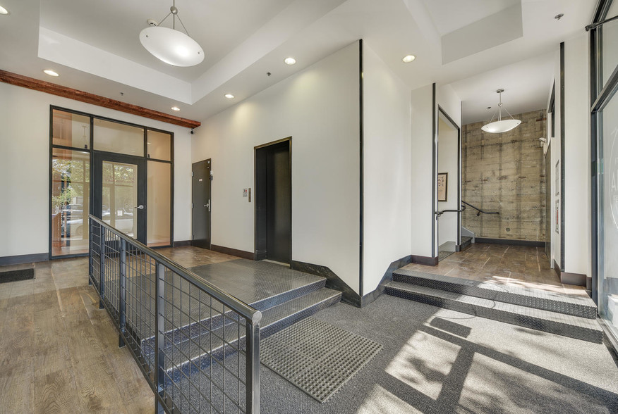 8401 N Ivanhoe St, Portland, OR for lease - Lobby - Image 2 of 15