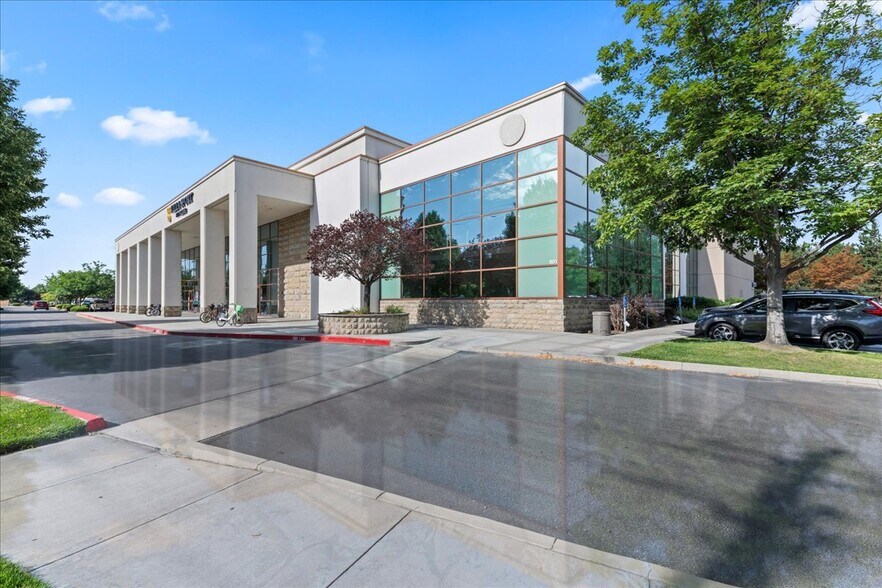 801 E Parkcenter Blvd, Boise, ID à vendre - Photo du bâtiment - Image 3 de 38