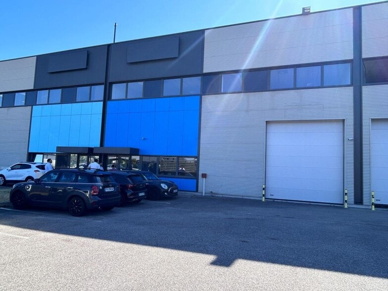 21 Rue Marcel Mérieux, Corbas for lease - Building Photo - Image 1 of 12
