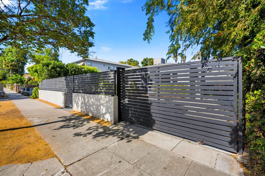 5438-5440 Colfax Ave, Valley Village, CA for sale - Building Photo - Image 2 of 71