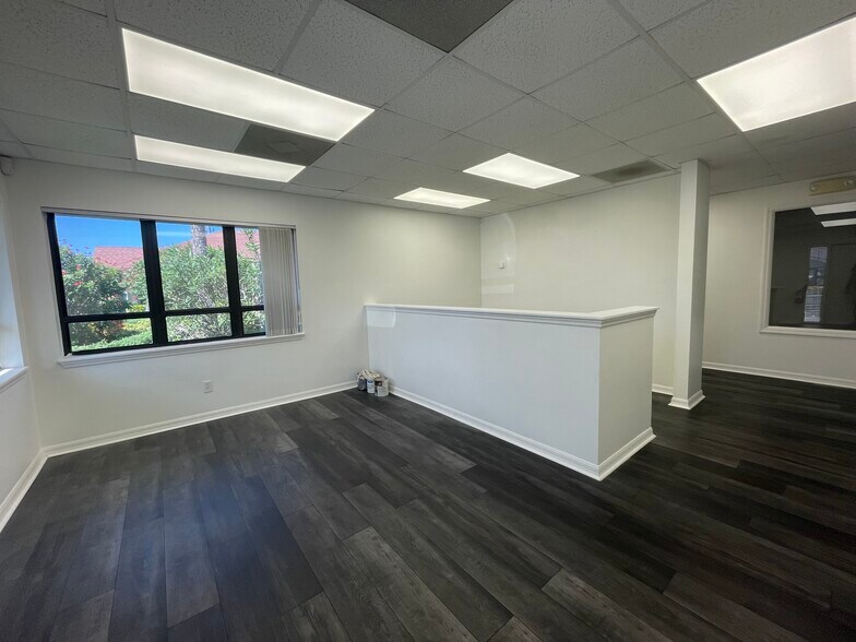 12520 World Plaza Ln, Fort Myers, FL à louer - Photo du bâtiment - Image 3 de 23