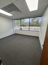 11300 4th St N, Saint Petersburg, FL à louer Photo intérieure- Image 2 de 4