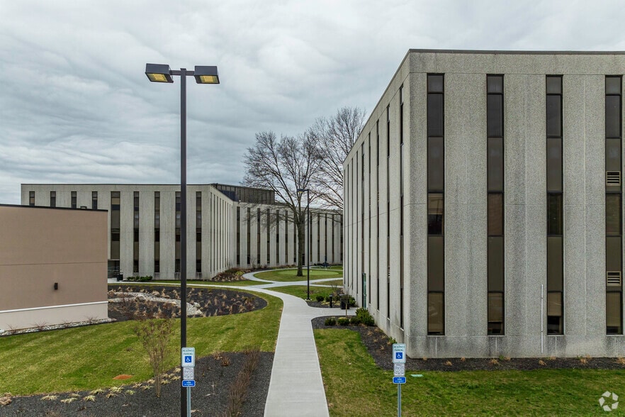 1719 State Route 10, Parsippany, NJ à louer - Photo du bâtiment - Image 3 de 6