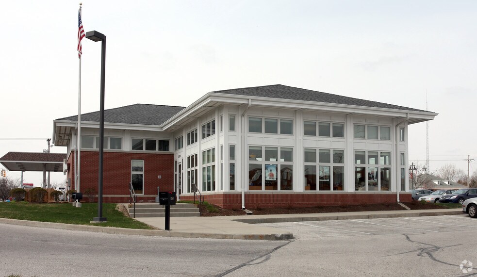 25-75 W Boone Vlg, Zionsville, IN à louer - Photo principale - Image 2 de 5