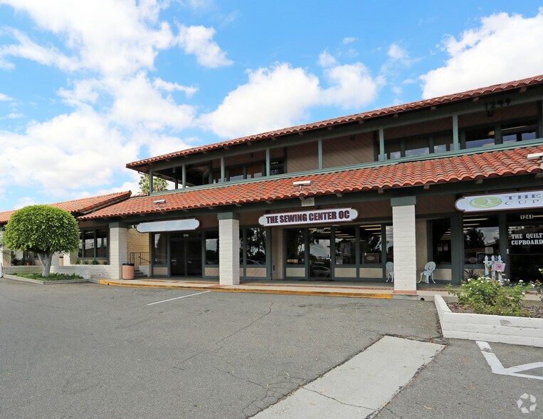 1267-1281 E Imperial Hwy, Placentia, CA à louer - Photo du bâtiment - Image 3 de 5