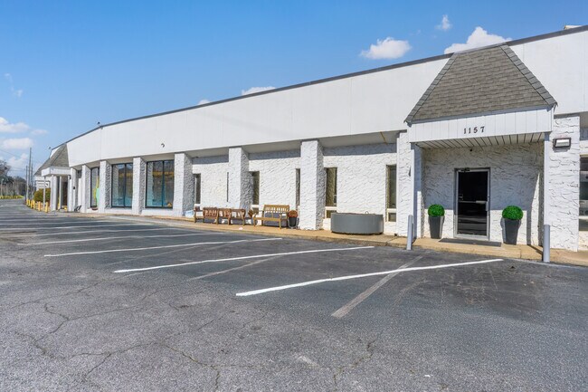 Plus de détails pour 1129-1199 Willingham Dr, East Point, GA - Bureau/Commerce de détail, Local d'activités à louer