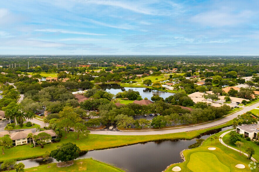 5045-5049 Ringwood Mdws, Sarasota, FL à louer - Aérien - Image 3 de 9