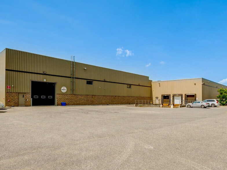 305 Av Liberté, Candiac, QC for lease - Building Photo - Image 3 of 15