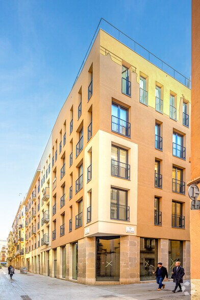 Immeuble residentiel dans Barcelone, Barcelona à vendre - Photo du bâtiment - Image 2 de 3