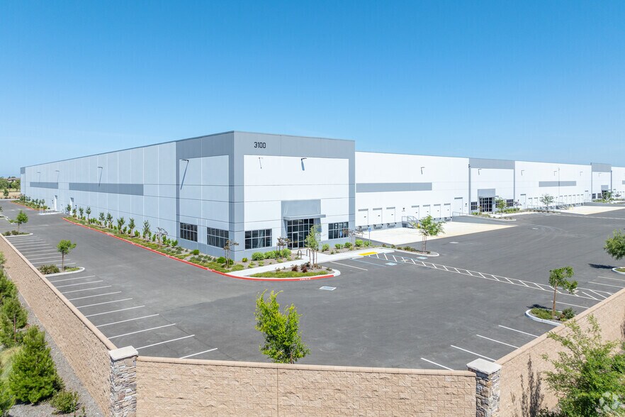 3100 Ramco St, West Sacramento, CA à louer - Photo du bâtiment - Image 2 de 12