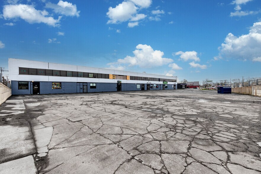 2425 Hyde Park Blvd, Niagara Falls, NY à vendre - Photo du bâtiment - Image 2 de 49