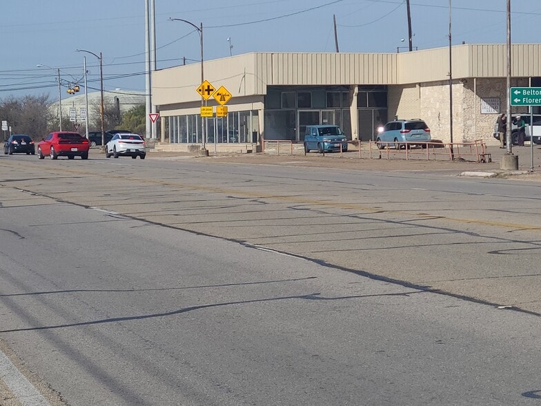 1115 W Veterans Memorial Blvd, Killeen, TX for lease - Building Photo - Image 1 of 25
