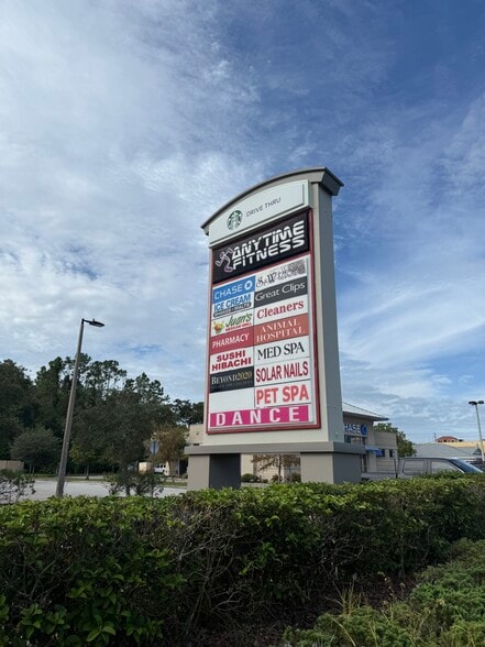 4930-4962 Ridgemoor Blvd, Palm Harbor, FL for lease - Building Photo - Image 2 of 4