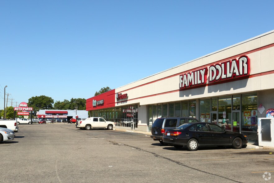 23236-23300 Van Born Rd, Dearborn Heights, MI à louer - Photo du bâtiment - Image 3 de 5