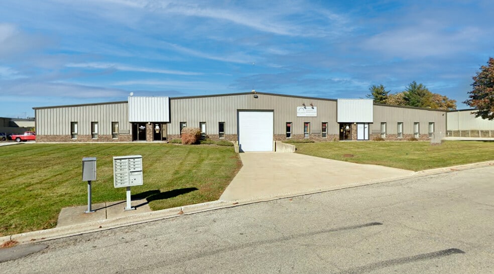 1249-1253 Cobblestone Way, Woodstock, IL for sale - Building Photo - Image 2 of 3