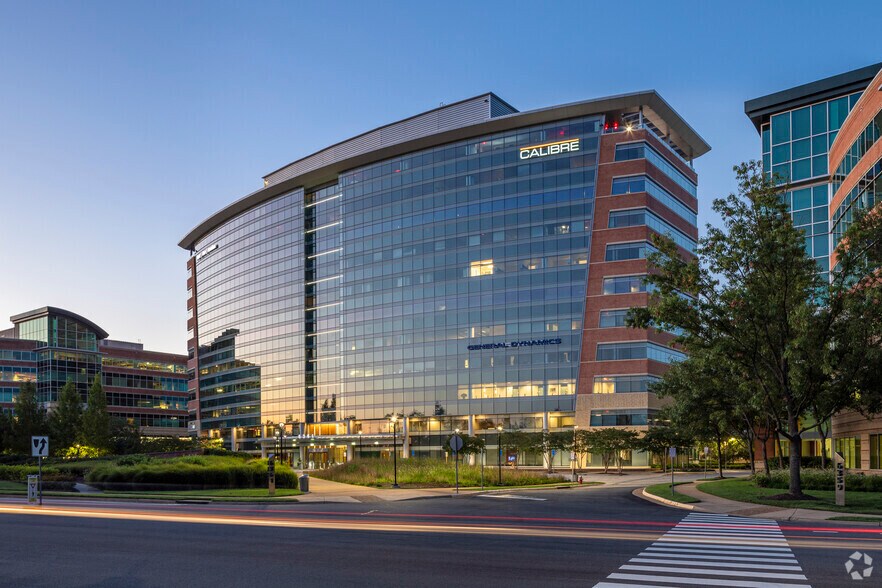 6350 Walker Ln, Alexandria, VA à louer - Photo du bâtiment - Image 2 de 23