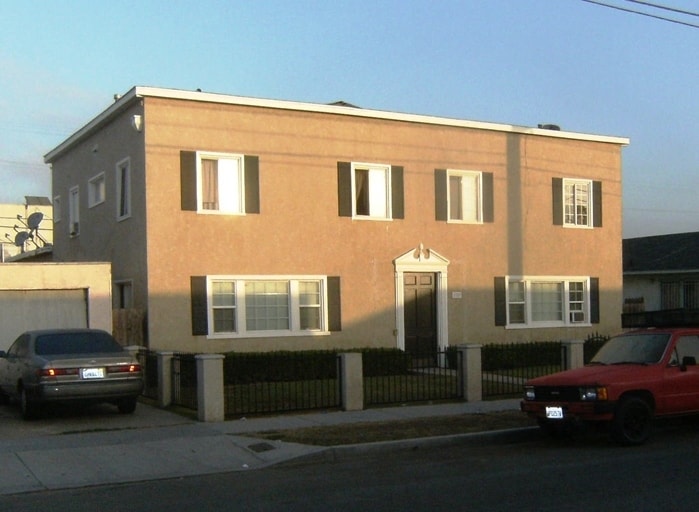 1323 Walnut Ave, Long Beach, CA for sale - Primary Photo - Image 2 of 4