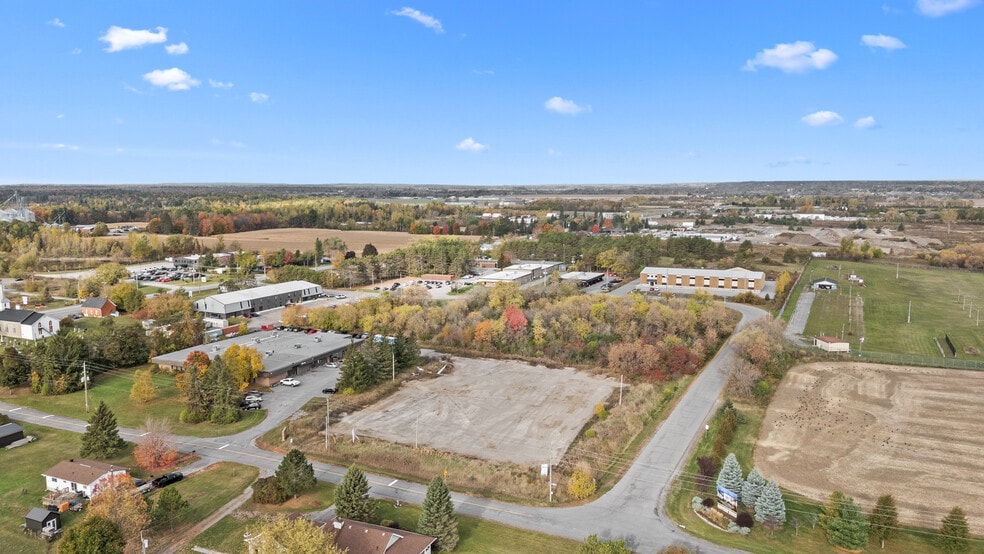2167 McGee Rd, Ottawa, ON à vendre - Photo du bâtiment - Image 3 de 3