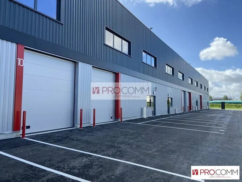 Flex in Chartres for lease - Building Photo - Image 2 of 4
