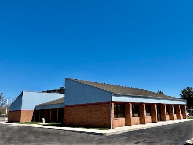 75 N River Rd, Mount Clemens, MI à louer - Photo du bâtiment - Image 1 de 1