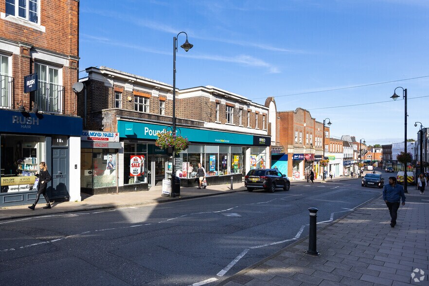 London Rd, East Grinstead à louer - Photo du bâtiment - Image 2 de 4