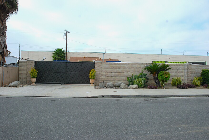 10891 Chestnut Ave, Stanton, CA for lease - Building Photo - Image 1 of 6