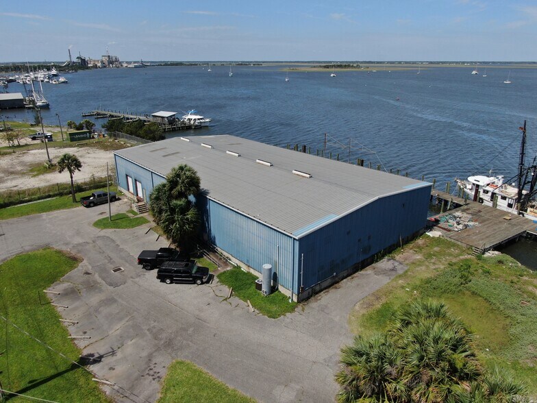 312 N Front St, Fernandina Beach, FL à vendre - Photo du bâtiment - Image 2 de 25