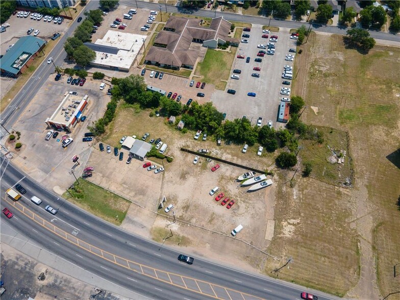 1614 N Main St, Cleburne, TX for sale - Building Photo - Image 3 of 9