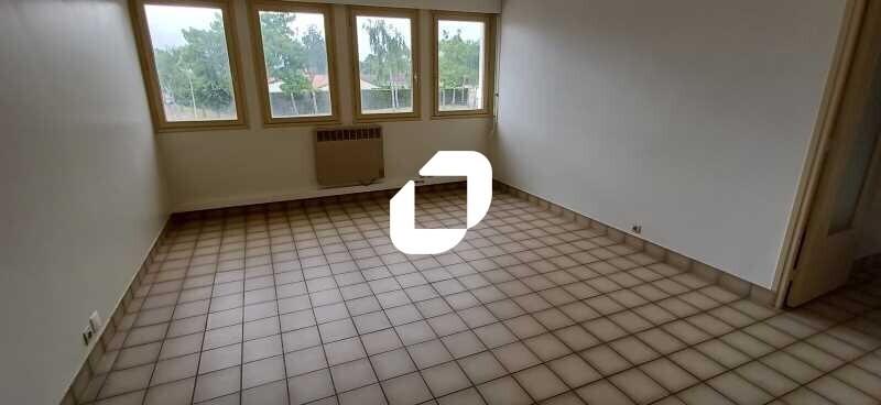 Office in Magnanville for lease Interior Photo- Image 1 of 7