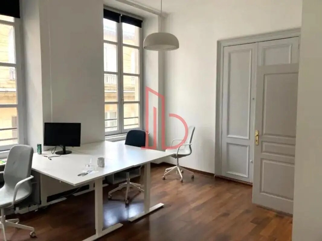 Office in Bordeaux for lease Interior Photo- Image 1 of 4