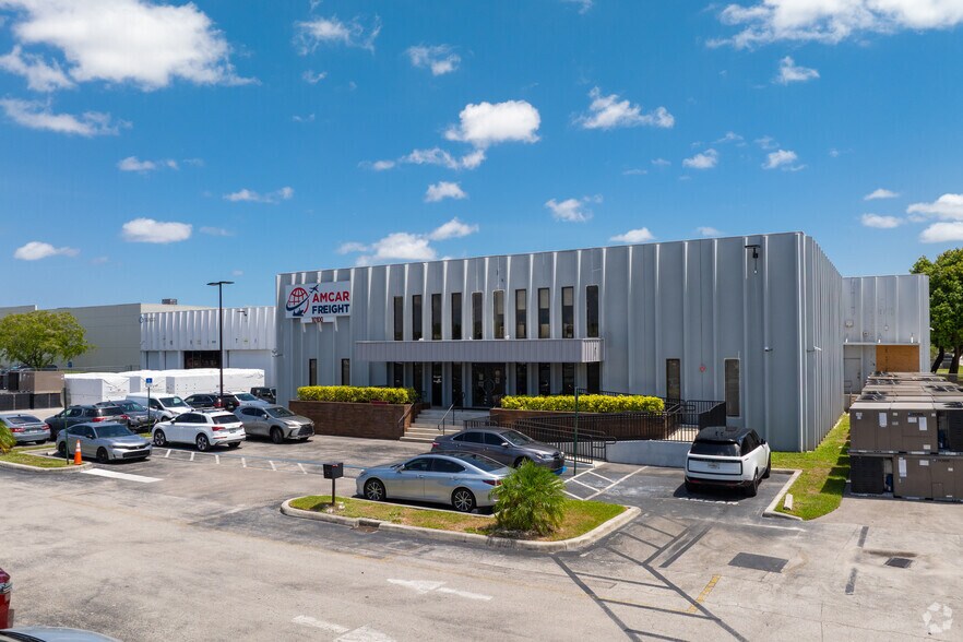 10100 NW 25th St, Miami, FL à louer - Photo principale - Image 2 de 6