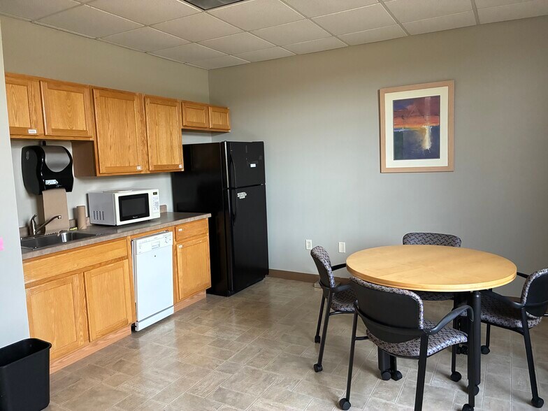 625 Whitetail Blvd, River Falls, WI à louer - Photo du bâtiment - Image 3 de 14