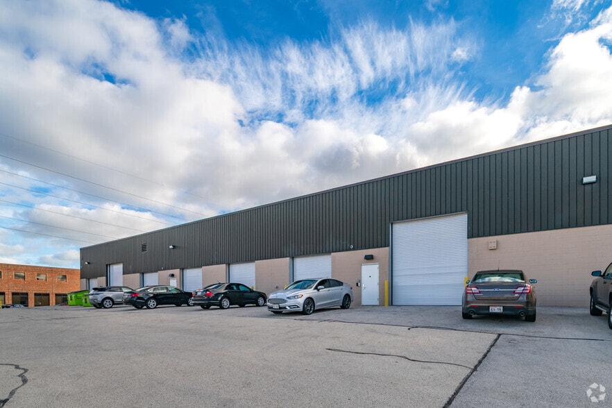 2200 E College Ave, Cudahy, WI for lease - Building Photo - Image 2 of 6