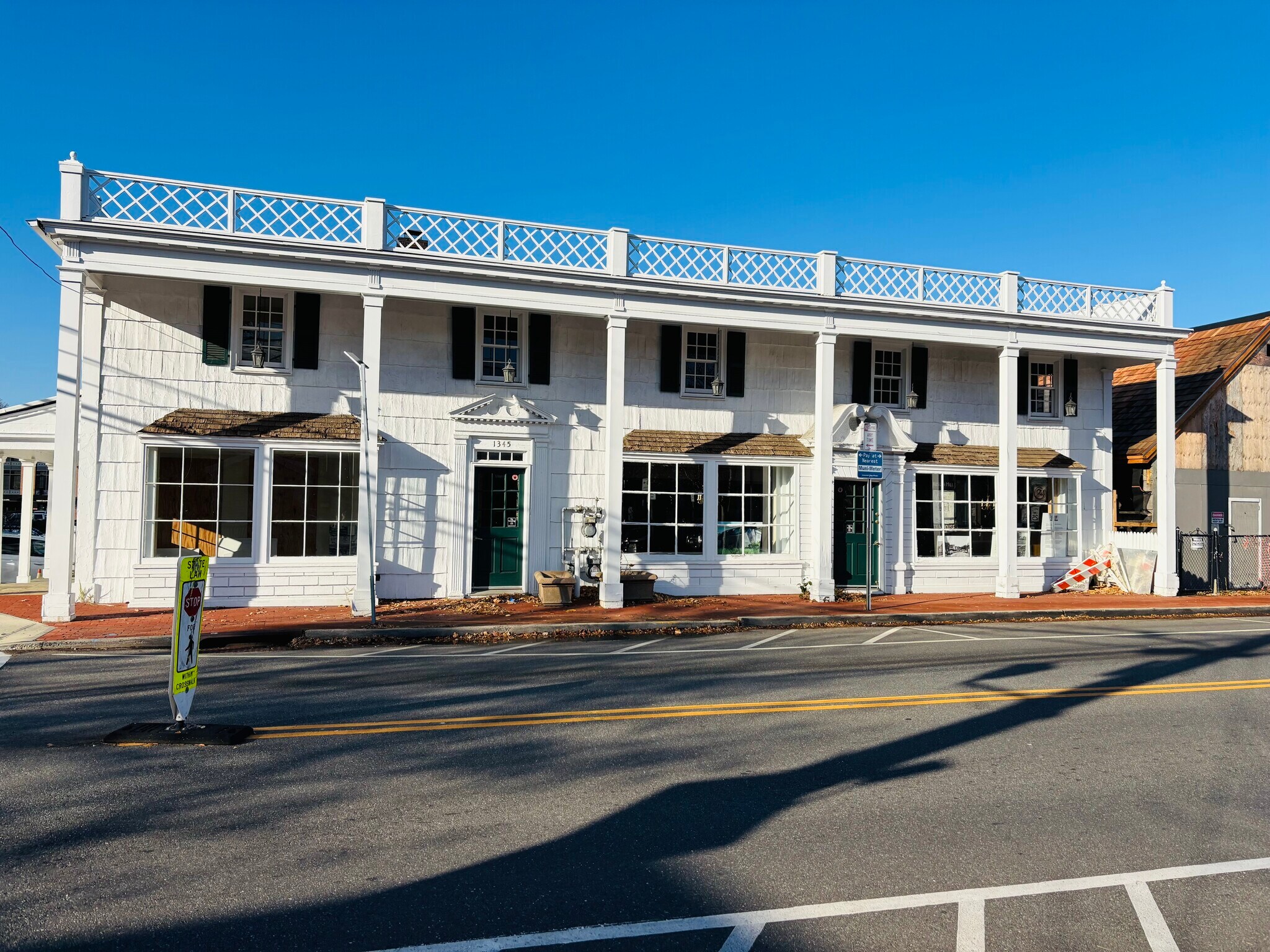 1345 Old Northern Blvd, Roslyn, NY à louer Photo du bâtiment- Image 1 de 23