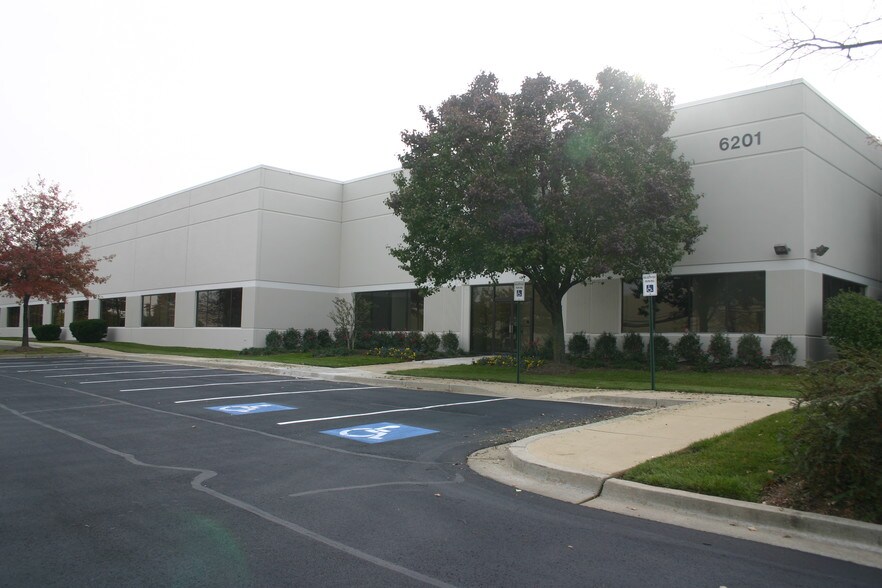 6201 Columbia Park Rd, Landover, MD à louer - Photo du bâtiment - Image 2 de 9