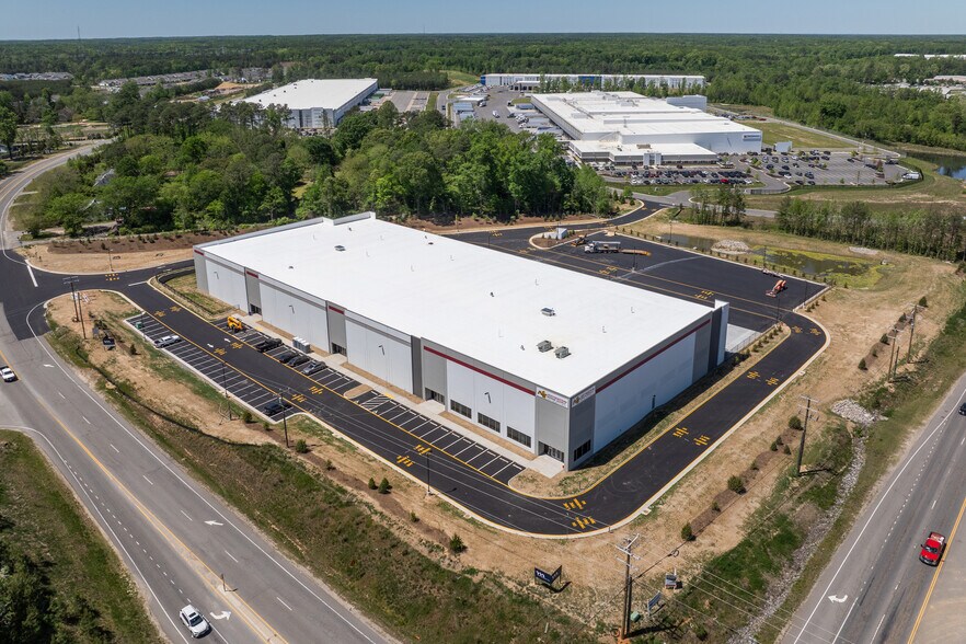 10380 Cedar Ln, Glen Allen, VA à louer - Photo du bâtiment - Image 3 de 7