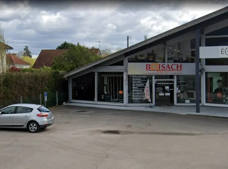 Retail in Lux for sale - Building Photo - Image 1 of 7