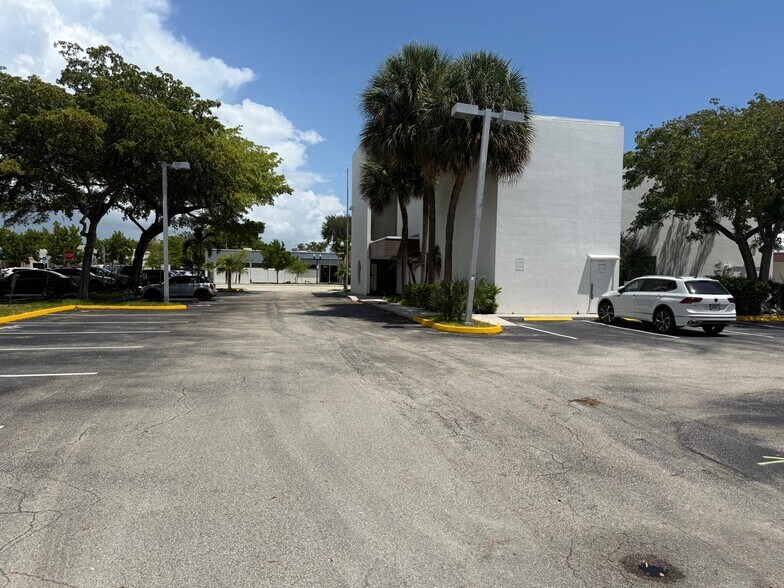2434 Hollywood Blvd, Hollywood, FL for lease - Building Photo - Image 3 of 8