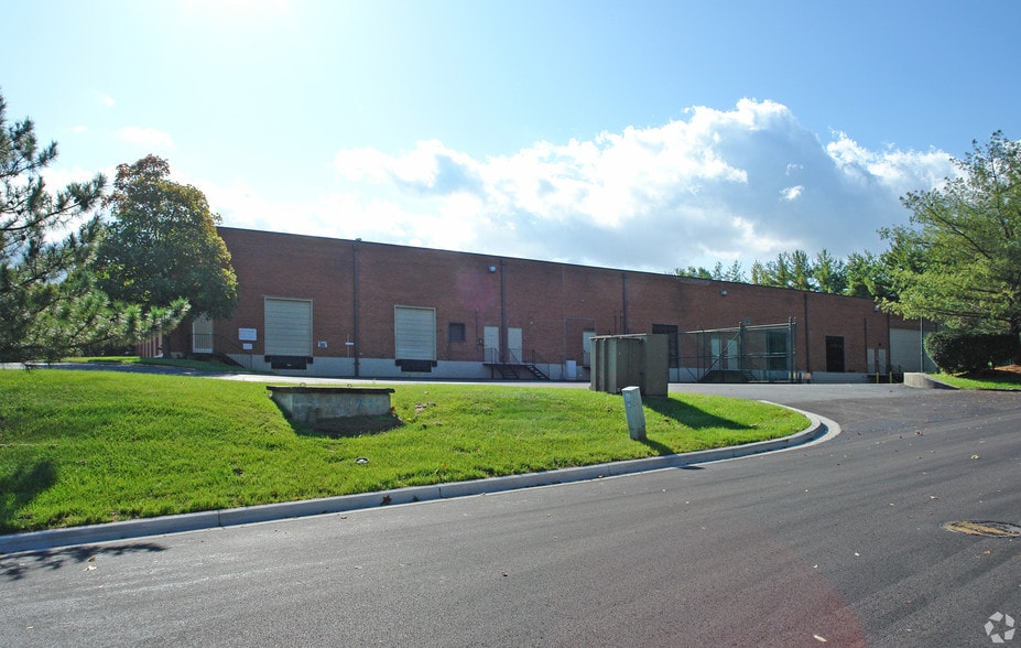 LOCKHEED MARTIN PORTFOLIO portfolio of 2 properties for sale on LoopNet.ca - Primary Photo - Image 2 of 2