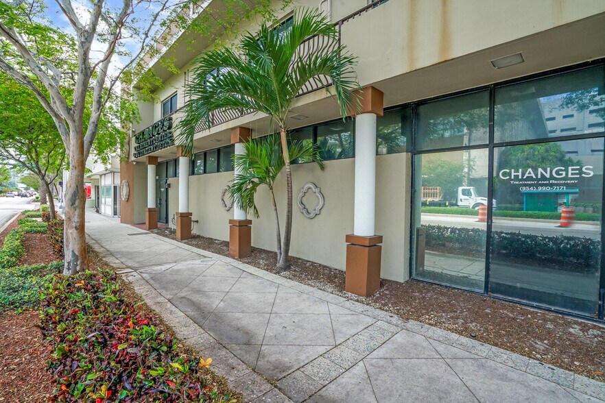 2310 E Atlantic Blvd, Pompano Beach, FL à louer - Photo du bâtiment - Image 3 de 28