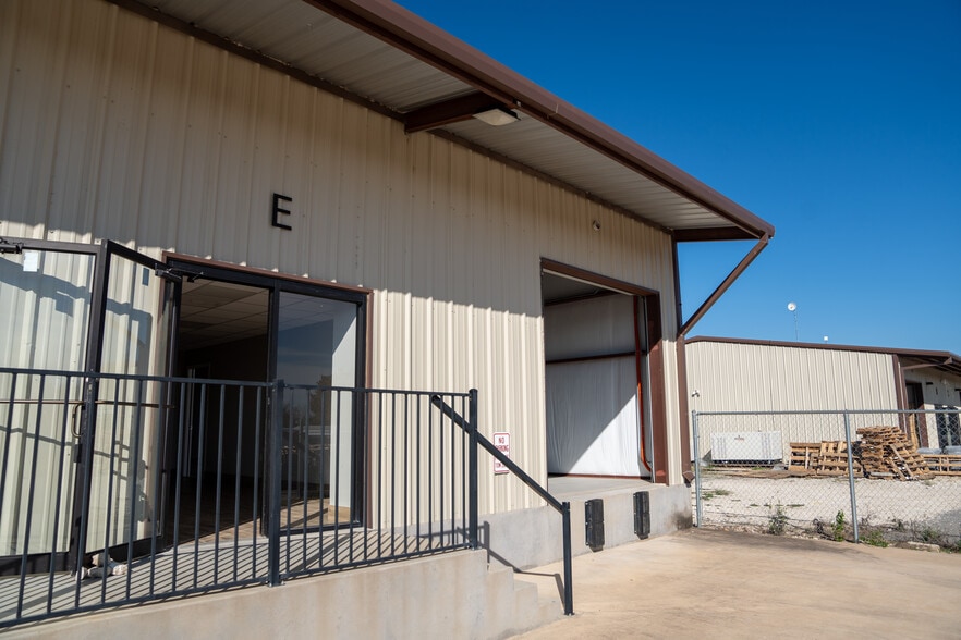2550 County Road 279, Leander, TX à louer - Photo du bâtiment - Image 3 de 15