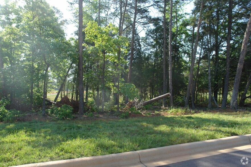 Fairfield Forest Rd, Denver, NC à vendre - Photo du bâtiment - Image 2 de 3