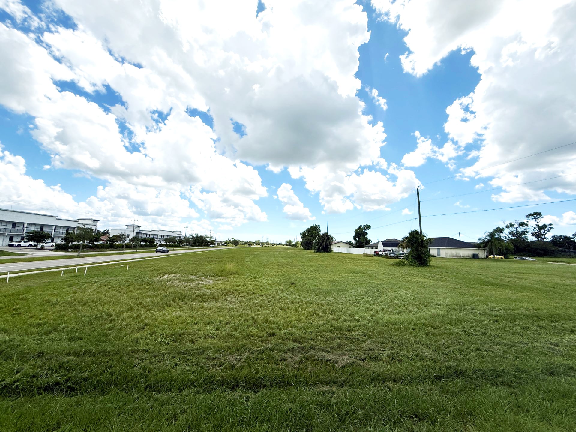 902 Skyline Blvd, Cape Coral, FL for sale Primary Photo- Image 1 of 4