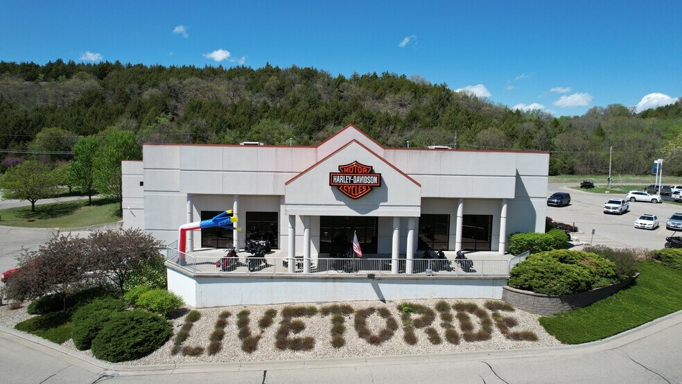 1021 Goldenbelt Blvd, Junction City, KS à vendre - Photo du bâtiment - Image 2 de 34