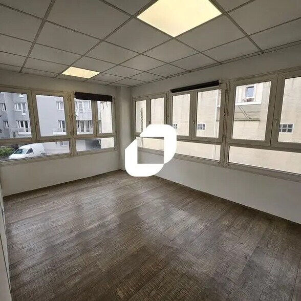 Office in Saint-Ouen-sur-Seine for lease - Interior Photo - Image 3 of 7