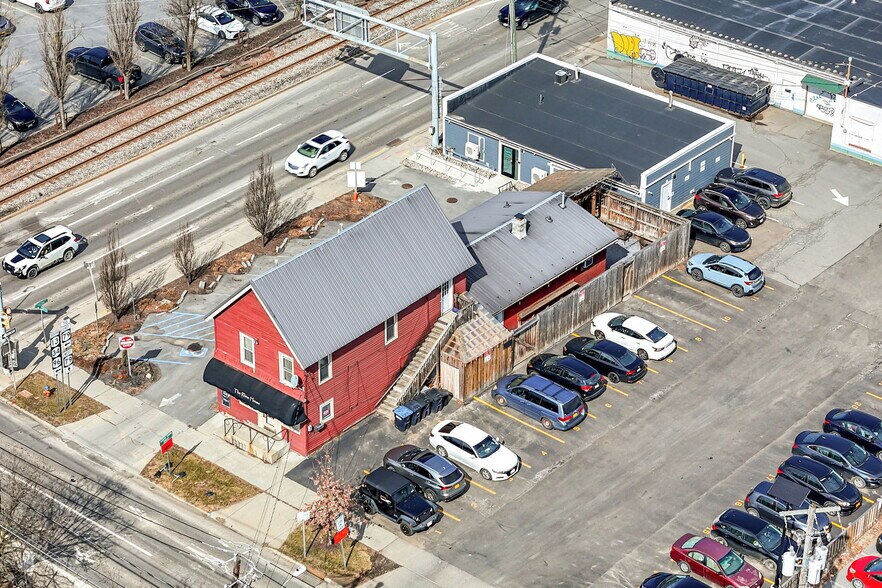 632 W Seneca St, Ithaca, NY à vendre - Photo du bâtiment - Image 2 de 18