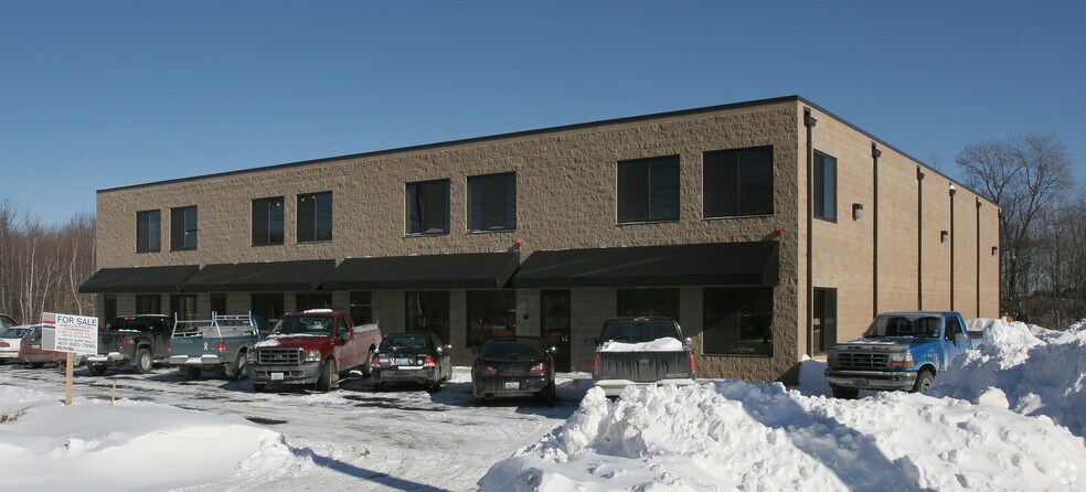 81 Western Industrial Dr, Cranston, RI à louer - Photo du bâtiment - Image 2 de 78