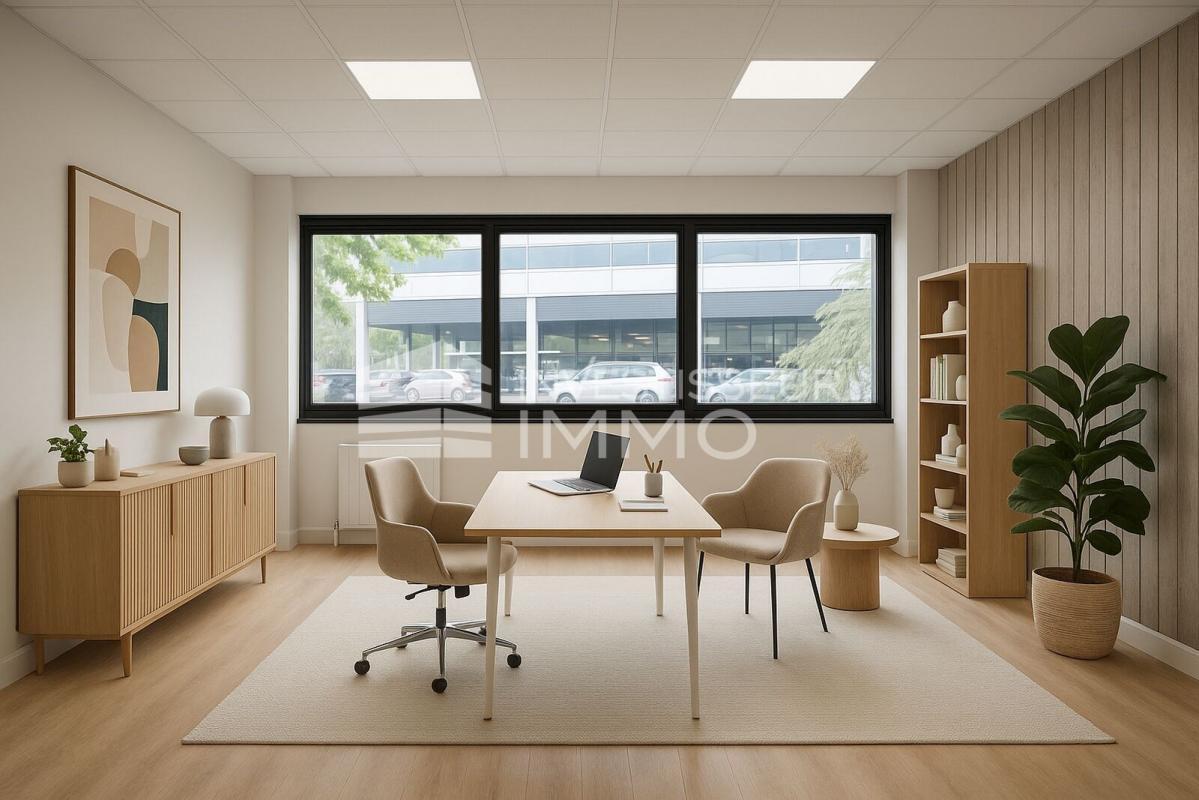 Office in Sucy En Brie for lease Interior Photo- Image 1 of 4
