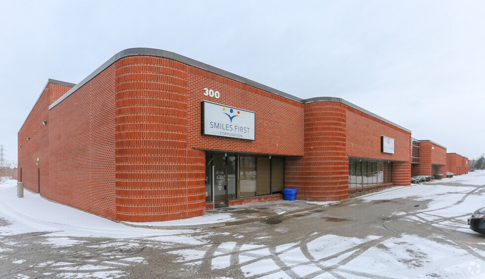 300-310 Alden Rd, Markham, ON à vendre - Photo principale - Image 1 de 1